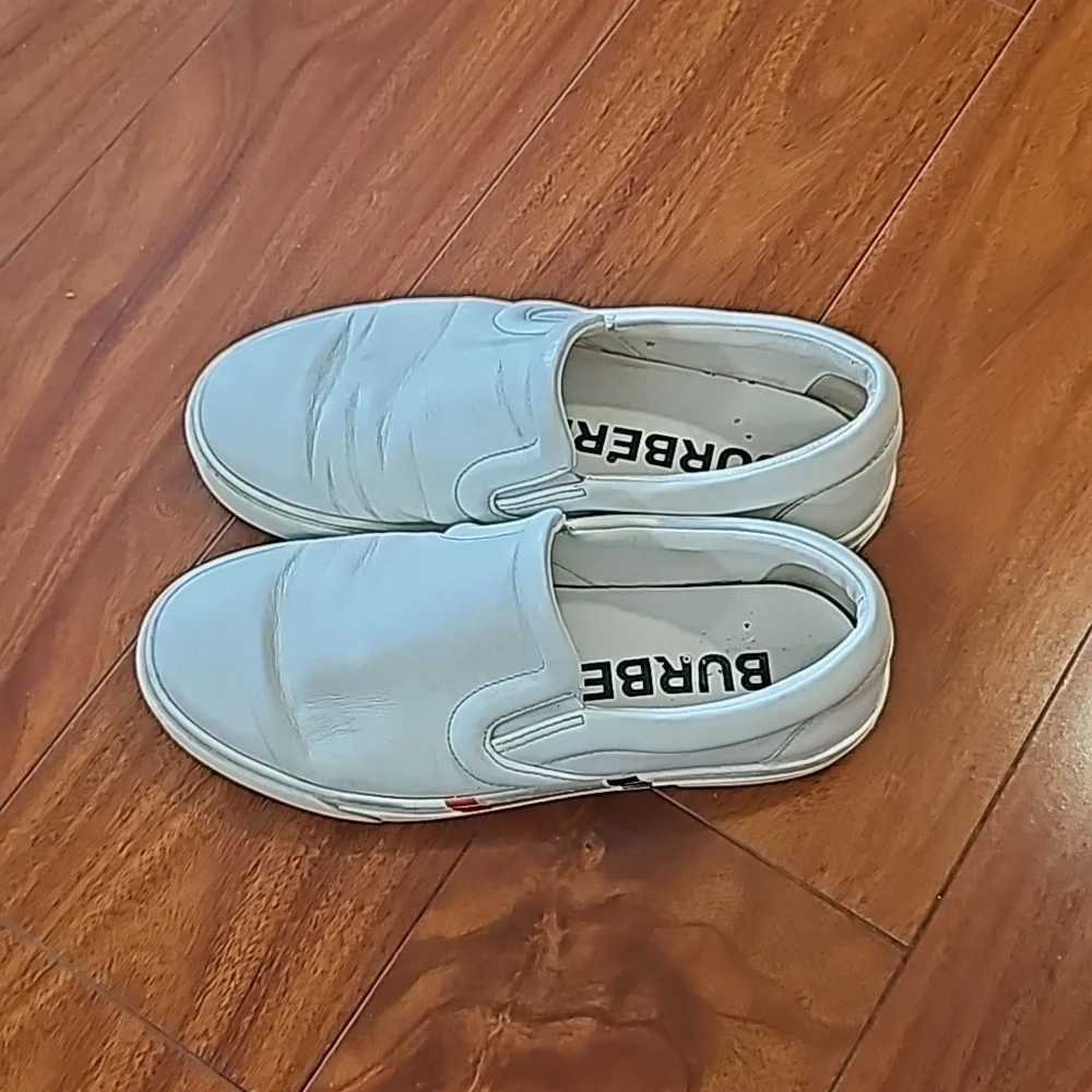 Burberry Women's White Leather Slip On Sz 37 1/2 or Size 7 - Picture 2 of 13